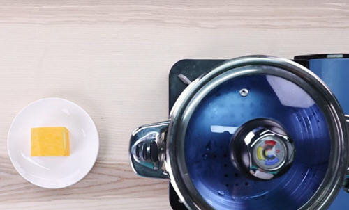 宝宝辅食：6个月婴儿南瓜泥的做法图解1