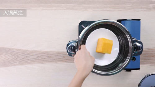 宝宝辅食：6个月婴儿南瓜泥的做法图解2