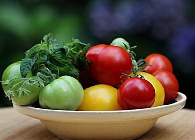 冰箱冷冻后的西红柿还能不能吃？西红柿冷冻后还能吃吗？2