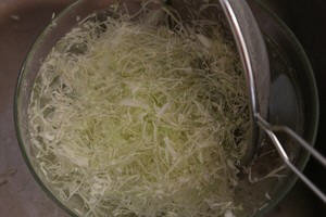 图解圆白菜怎么切丝-炸猪排超细的圆白菜细丝怎么切6