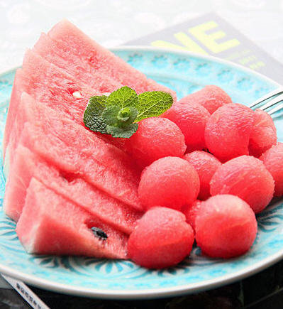 西瓜果盘怎么切最漂亮-图解好看西瓜摆盘的5种优雅切法9