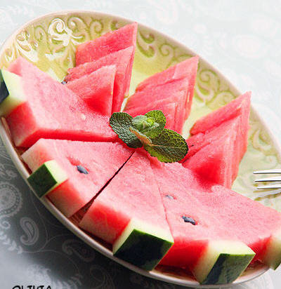 西瓜果盘怎么切最漂亮-图解好看西瓜摆盘的5种优雅切法10