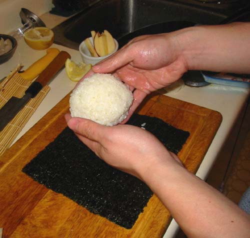 寿司怎么卷起更紧？图解日本寿司的卷法1