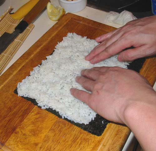 寿司怎么卷起更紧？图解日本寿司的卷法3