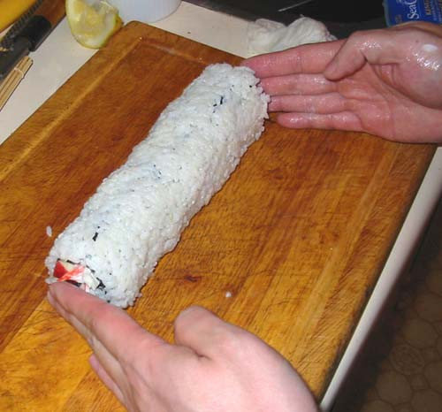 寿司怎么卷起更紧？图解日本寿司的卷法5
