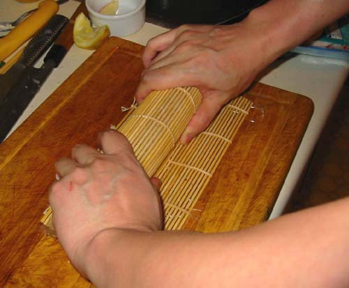 寿司怎么卷起更紧？图解日本寿司的卷法6