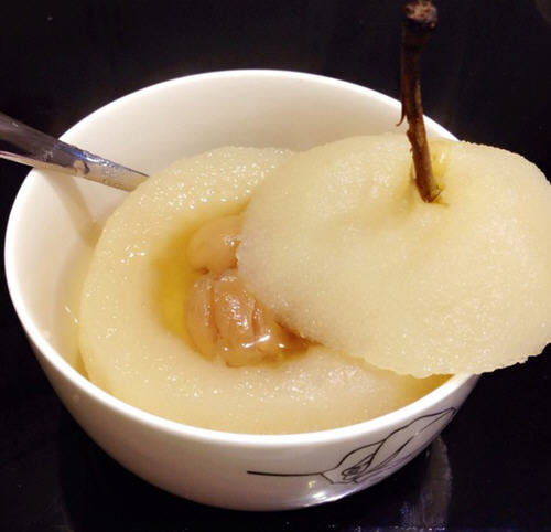 在家煮冰糖雪梨时要把雪梨的皮去掉吗？冰糖雪梨要去皮吗？1