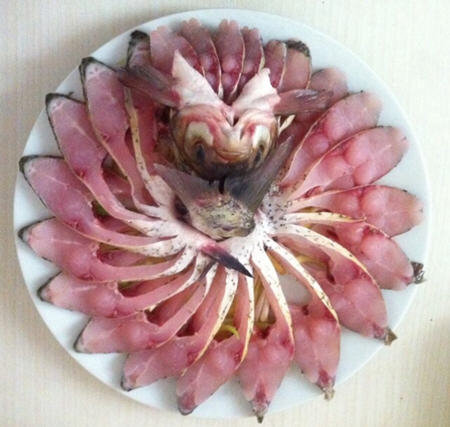 孔雀开屏鱼怎么切好-图解孔雀开屏鱼的几种切法4