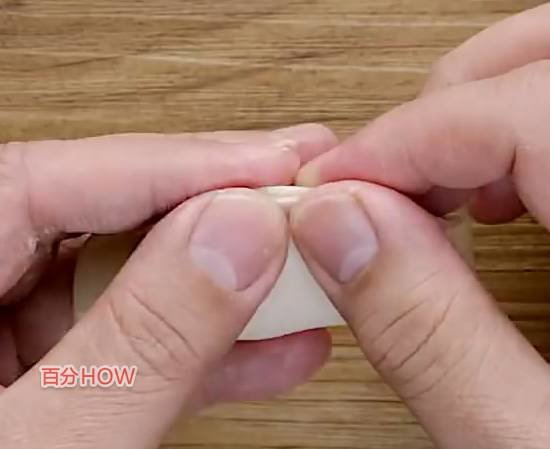 图解包饺子的步骤4