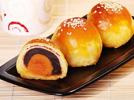 蛋黄酥为什么会爆开破皮？蛋黄酥爆馅是什么原因？1