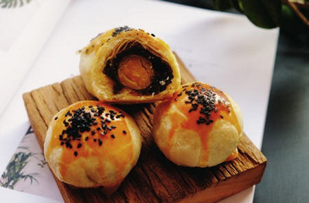 蛋黄酥为什么会爆开破皮？蛋黄酥爆馅是什么原因？2