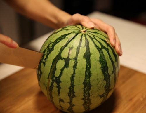 有籽西瓜怎么切出无籽瓜-从此吃西瓜不吐籽图解3