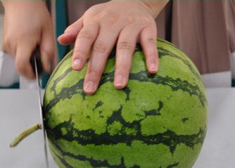 有籽西瓜怎么切出无籽瓜-从此吃西瓜不吐籽图解5