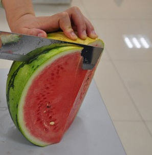 有籽西瓜怎么切出无籽瓜-从此吃西瓜不吐籽图解7
