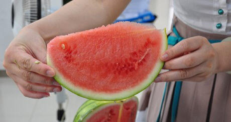 有籽西瓜怎么切出无籽瓜-从此吃西瓜不吐籽图解8