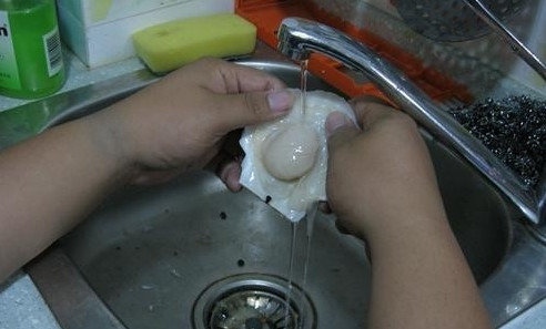 冷冻扇贝肉怎么清洗？图解超市卖的冷冻扇贝肉清洗方法4