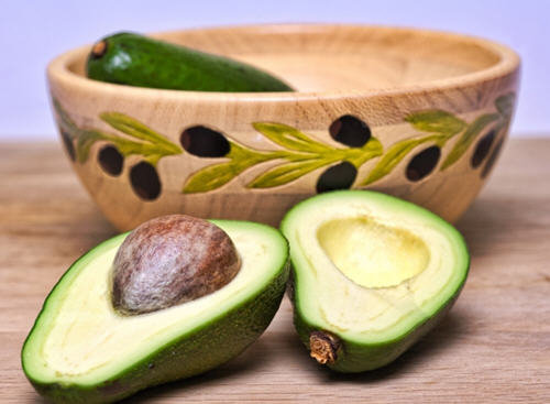 牛油果硬的可以吃吗？牛油果太生硬邦邦怎么吃好？1