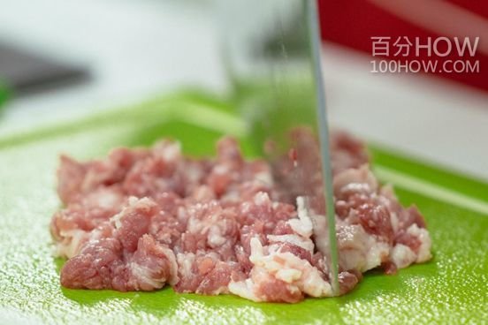 蒸肉饼怎么做又软又滑的窍门-蒸肉饼的制作方法2