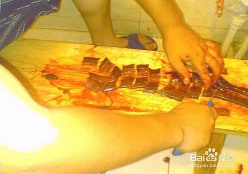 黄鳝怎么宰杀-图解黄鳝去骨杀法4