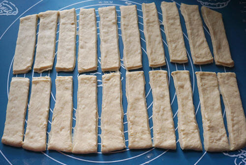 酵母油条的做法和配方4