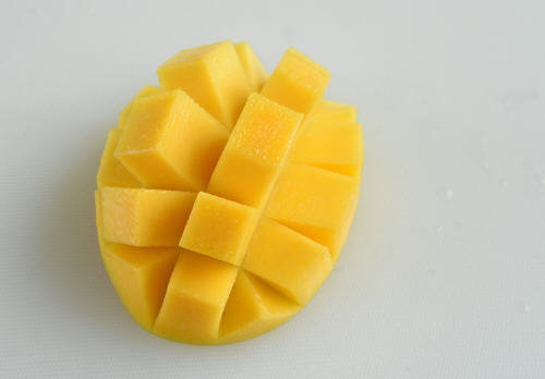 芒果汁粘衣服上怎么办-吃芒果染到衣服上怎么洗掉2