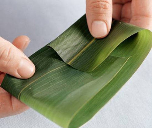 长方形粽子怎么包-图解广西长粽子的包法5