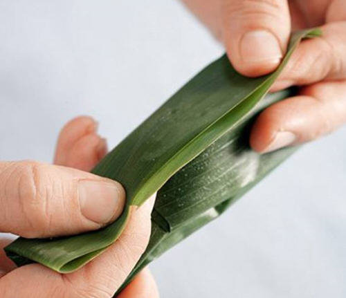 长方形粽子怎么包-图解广西长粽子的包法7