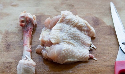 如何给鸡腿去骨-图解两种鸡腿去骨头的方法4