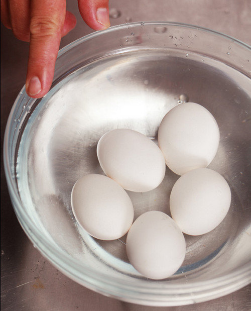 水煮蛋怎么煮不会破的技巧-水煮蛋易裂开的原因讲解4