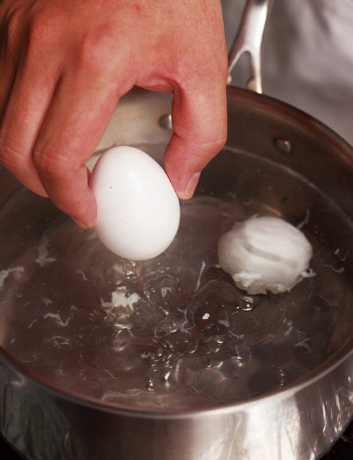 水煮蛋怎么煮不会破的技巧-水煮蛋易裂开的原因讲解6