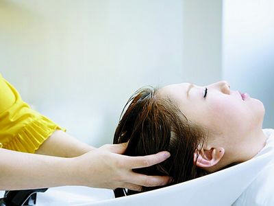 淘米水洗头发的正确方法-淘米水洗头发的好处1