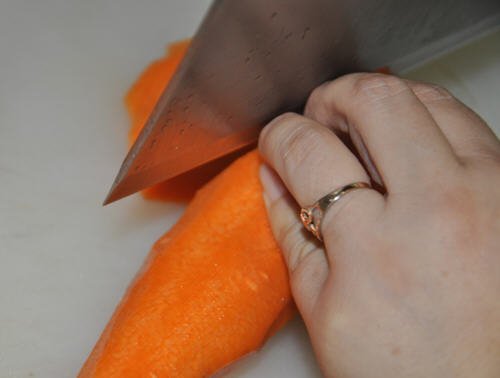 红萝卜怎么切丝图解-红萝卜切丝的方法1