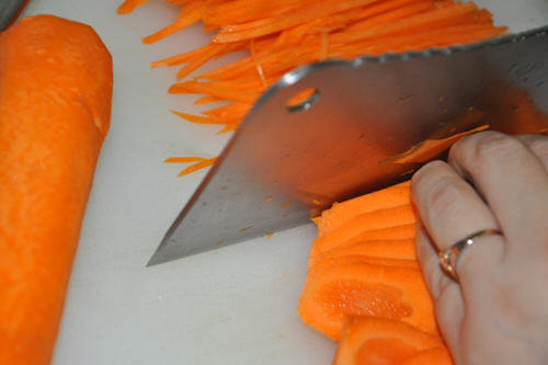 红萝卜怎么切丝图解-红萝卜切丝的方法5