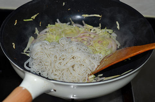 怎样炒米粉好吃不粘锅-图解家常炒米粉不粘锅的做法9
