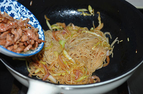 怎样炒米粉好吃不粘锅-图解家常炒米粉不粘锅的做法10