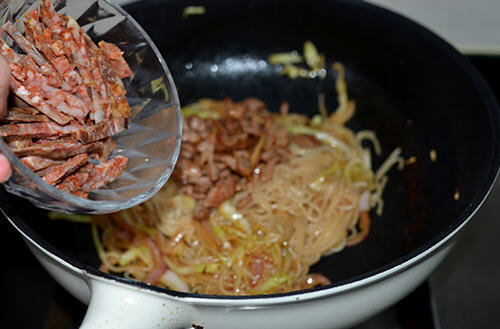 怎样炒米粉好吃不粘锅-图解家常炒米粉不粘锅的做法11