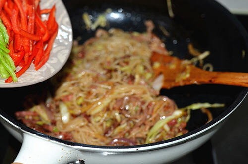 怎样炒米粉好吃不粘锅-图解家常炒米粉不粘锅的做法12