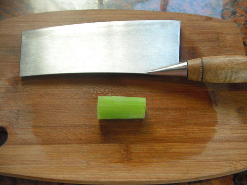 莴笋怎么切丝图解-莴笋切细丝的方法6