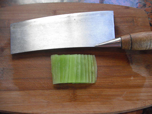 莴笋怎么切丝图解-莴笋切细丝的方法7