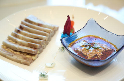 做猪皮冻水和猪皮的比例是多少-熬肉皮冻一斤猪皮兑多少水最好2