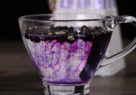 黑枸杞泡水后什么颜色最好-正宗黑枸杞泡水后什么颜色才是真的1