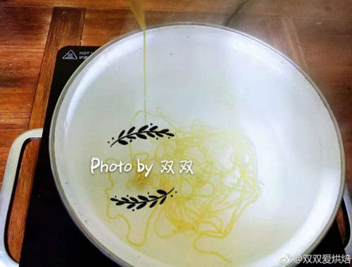 9个月宝宝辅食：鲜虾面条8