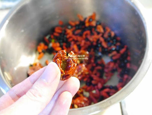 红枣怎么去核？图解一招快速让红枣去核方法2