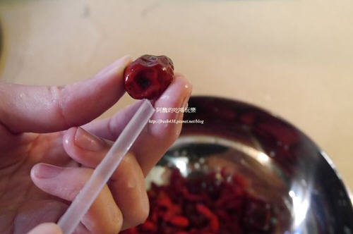 红枣怎么去核？图解一招快速让红枣去核方法4
