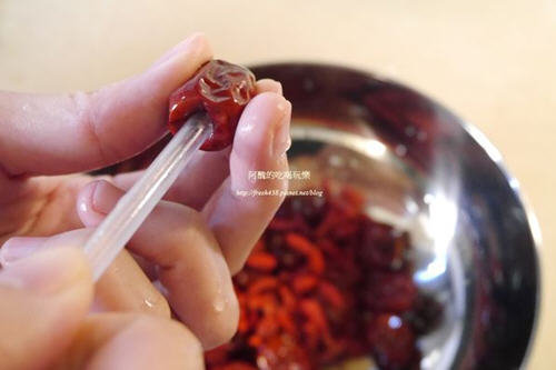 红枣怎么去核？图解一招快速让红枣去核方法5