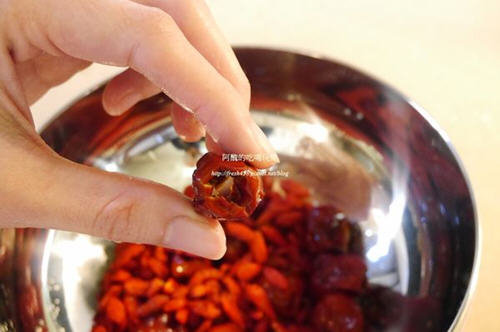 红枣怎么去核？图解一招快速让红枣去核方法7