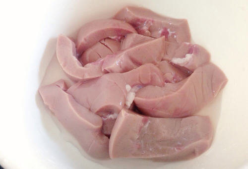 猪腰如何清洗-猪腰最干净的清洗方法图解1