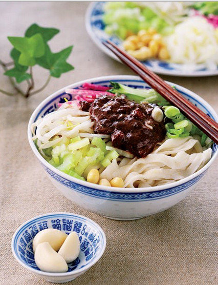 老北京小碗干炸的做法(正宗的北京炸酱面)1