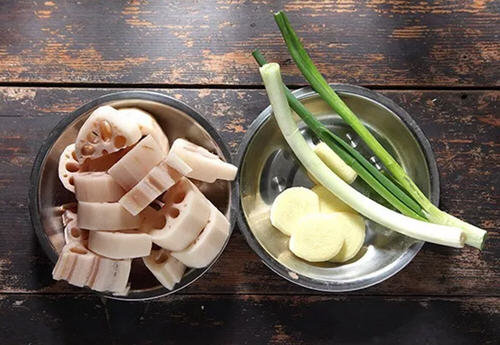 花生莲藕红枣猪骨汤2