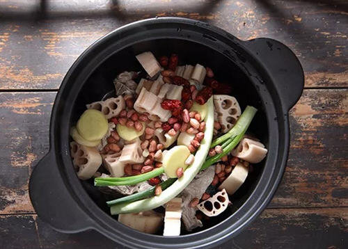 花生莲藕红枣猪骨汤4